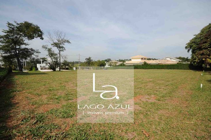 Terreno num bom patamar com linda vista para a raia 7 do Campo de Golfe. Terreno num bom patamar com linda vista para a raia 7 do Campo de Golfe.