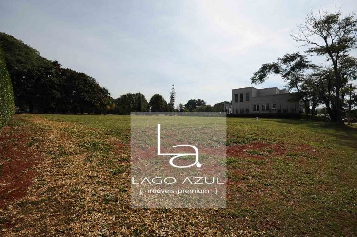 Terreno num bom patamar com linda vista para a raia 7 do Campo de Golfe. Terreno num bom patamar com linda vista para a raia 7 do Campo de Golfe.