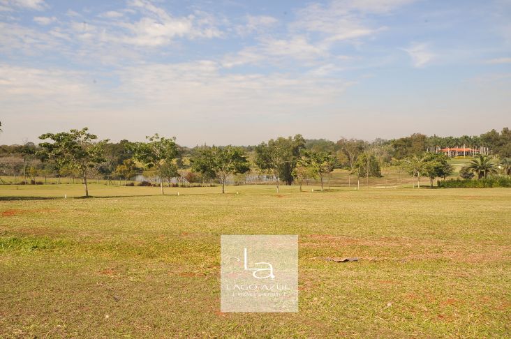 Terreno com vista espetacular para lago e raia 18 do Campo de Golfe. Terreno com vista espetacular para lago e raia 18 do Campo de Golfe.