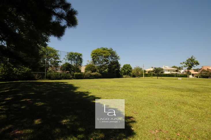 Terreno com uma boa área, plano e simétrico com linda vista para a raia 7 do Campo de Golfe. Terreno com uma boa área, plano e simétrico com linda vista para a raia 7 do Campo de Golfe.