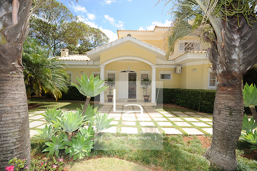 Bela casa com mobília requintada Bela casa com mobília requintada