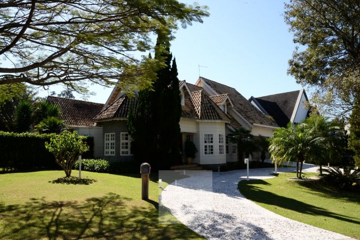 Casa de esquina em rua sem saída estilo Americano com fino acabamento. Casa de esquina em rua sem saída estilo Americano com fino acabamento.