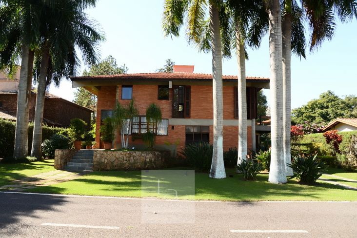 Casa em local privilegiado rua sem saída, na melhor vista do campo de golfe raia 1. Casa em local privilegiado rua sem saída, na melhor vista do campo de golfe raia 1.