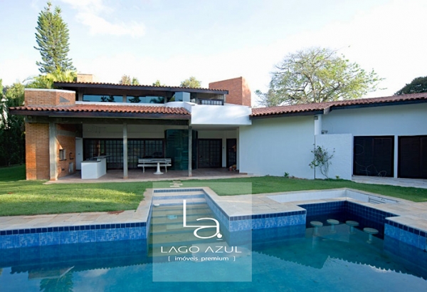 Casa super aconchegante em dois terrenos Casa super aconchegante em dois terrenos