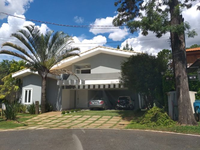 Linda casa em rua tranquila sem saída. Linda casa em rua tranquila sem saída.