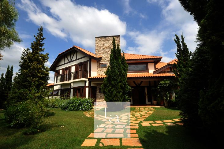 Casa estilo germânico com vista espetacular para montanha Casa estilo germânico com vista espetacular para montanha