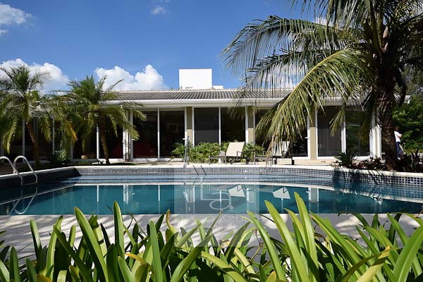 Sofisticação e conforto, casa perfeita para curtir a família e amigos Sofisticação e conforto, casa perfeita para curtir a família e amigos