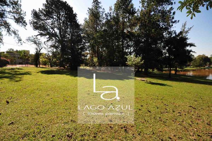 Terreno com 1.561,37 m² em rua extremamente tranquila e privativa! Terreno com 1.561,37 m² em rua extremamente tranquila e privativa!