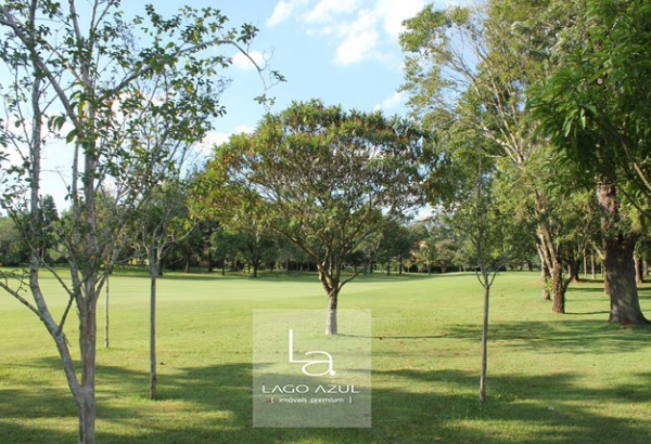 Terreno com excelente área e linda vista para raia 2 do campo de golfe. Terreno com excelente área e linda vista para raia 2 do campo de golfe.