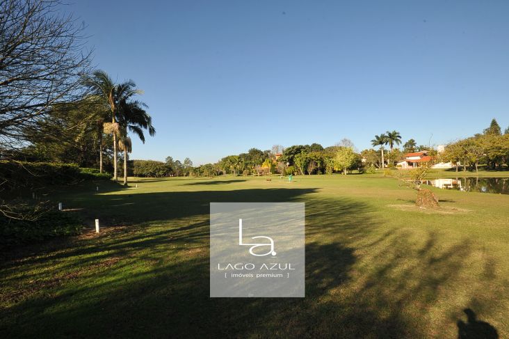 Belíssimo terreno com vista para raia 3 do golfe e Lago Pôr do Sol. Belíssimo terreno com vista para raia 3 do golfe e Lago Pôr do Sol.