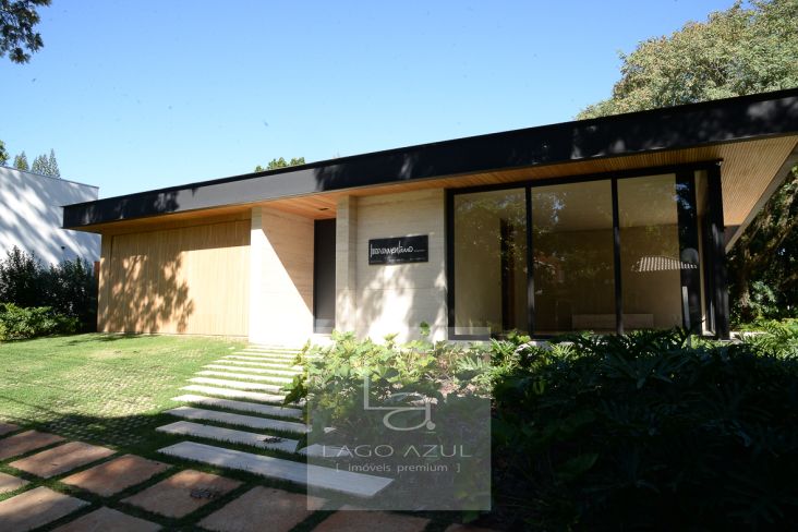Moderna casa em uma das ruas mais bem arborizadas do Lago Azul! Moderna casa em uma das ruas mais bem arborizadas do Lago Azul!