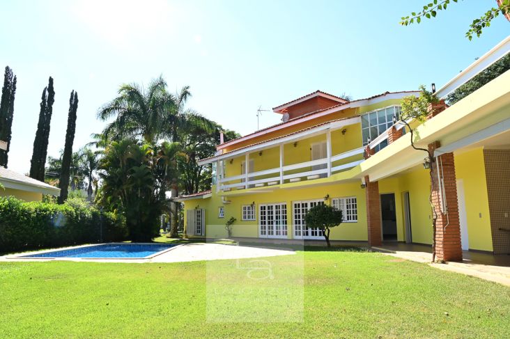 Casa em excelente localização voltada para o campo de golfe